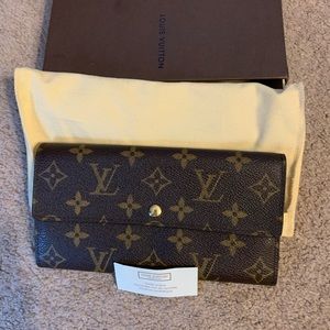 EUC LOUIS VUITTON SARA MONOGRAM WALLET